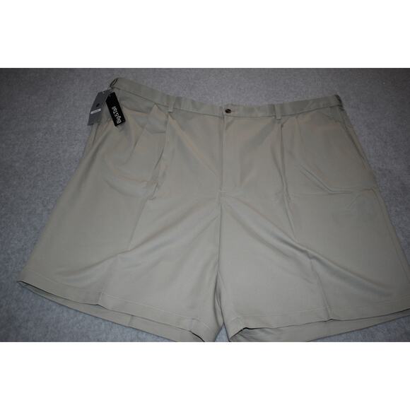 Haggar Golf Shorts Mens Size 52 Cool 18 Non-Iron Pleated Performance Tan NEW - Picture 1 of 6